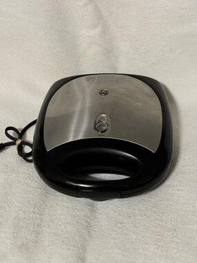 GE Black and Stainless Steel Sandwich Press - Compact Toaster Grill